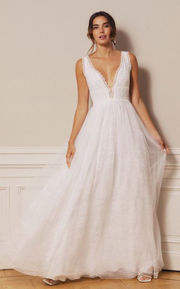 Vintage Deep-V Back Lace Tulle Plunging Neckline A Line Floor-length Wedding Dress