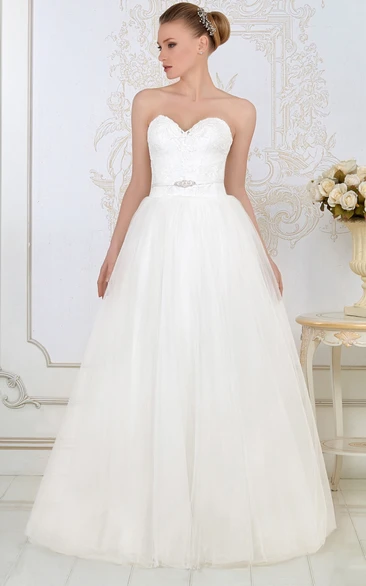 A-Line Long Sleeveless Lace Sweetheart Tulle Wedding Dress