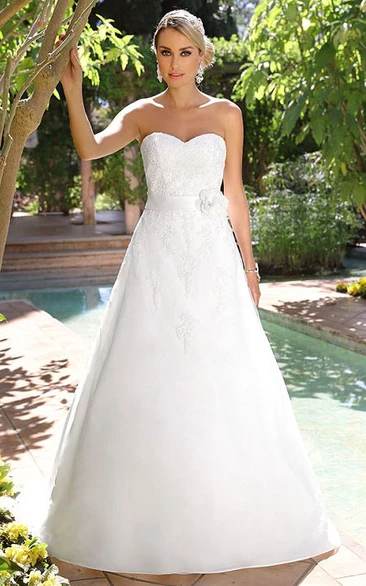 Floor-Length Sweetheart Floral Satin Wedding Dress With Appliques