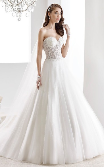Sweetheart A-Line Lace Wedding Dress With Appliques Corset And Low-V Back