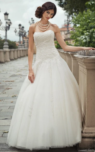 Ball Gown Sleeveless Appliqued Floor-Length Strapless Tulle&Lace Wedding Dress