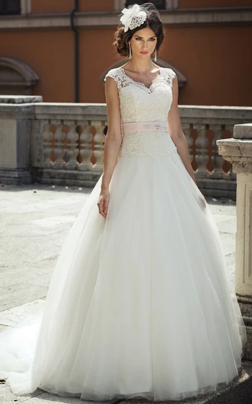 Ball Gown V-Neck Appliqued Cap-Sleeve Long Tulle Wedding Dress With Waist Jewellery