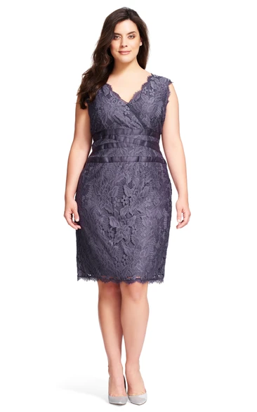 Pencil Knee-Length Sleeveless V-Neck Lace Plus Size Bridesmaid Dress With Appliques And V Back