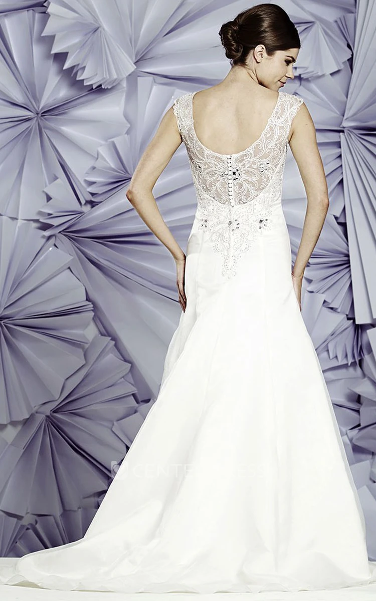 A-Line Lace Long Sleeveless Scoop-Neck Tulle&Satin Wedding Dress With Beading