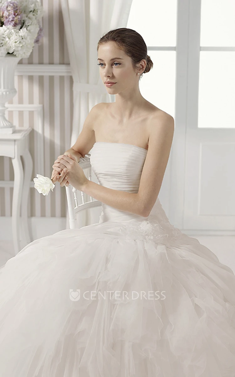 A-Line Sleeveless Strapless Floor-Length Floral Tulle Wedding Dress With Ruffles And Ruching