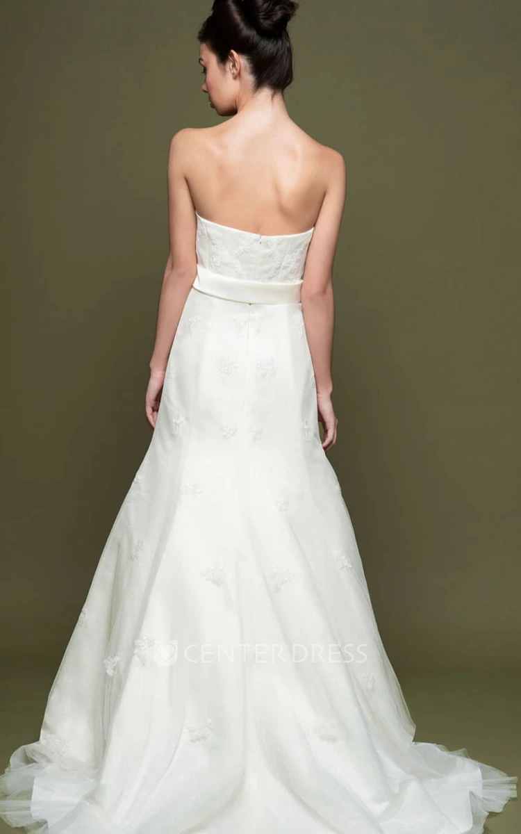 Floor-Length Strapless Appliqued Satin Wedding Dress With Court Train And V Back
