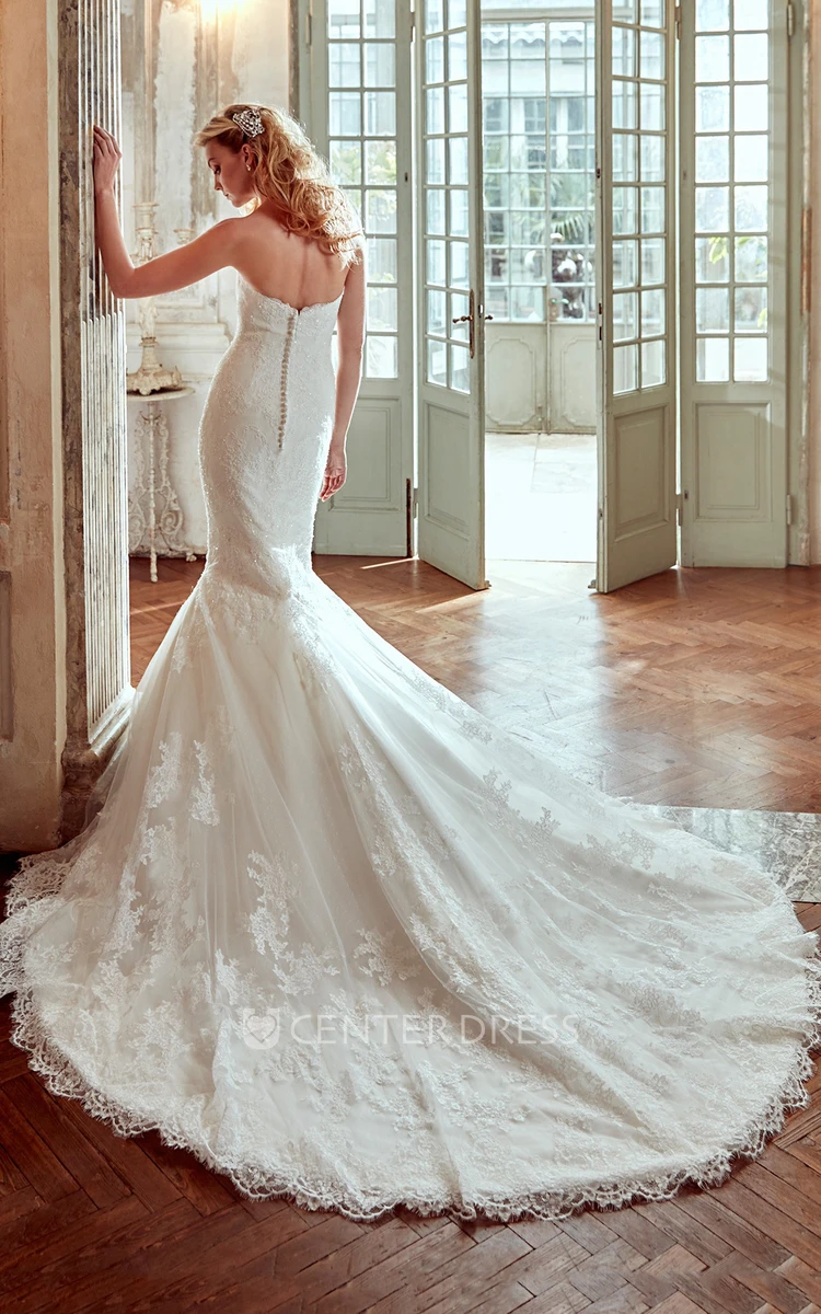 Sweetheart Mermaid Wedding Dress with Lace Appliques and Court Train