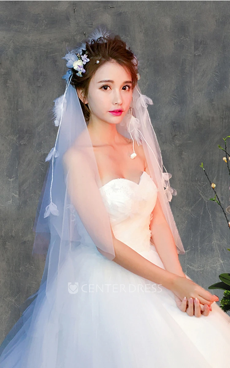 Latest Korean Handmade Tulle Wedding Veil with Draping Lines and Flowers