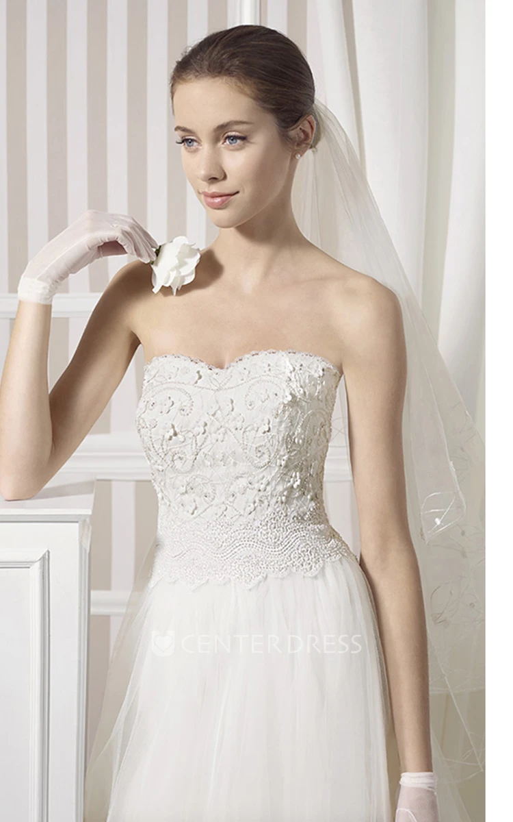 A-Line Sleeveless Floor-Length Appliqued Strapless Tulle&Satin Wedding Dress With Chapel Train