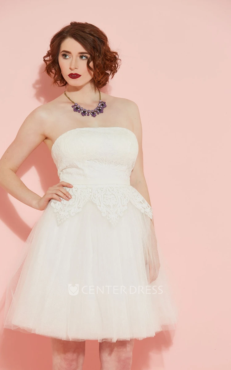 A-Line Strapless Knee-Length Tulle Wedding Dress With Lace