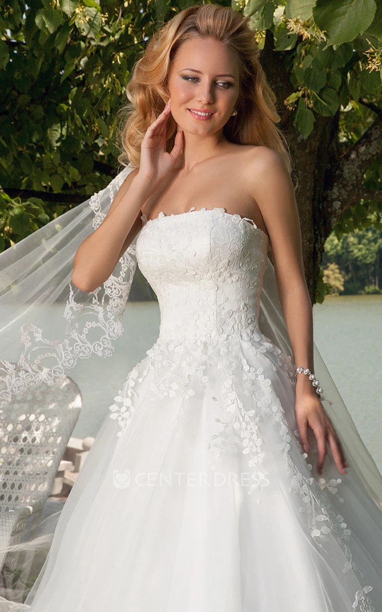 A-Line Sleeveless Long Appliqued Strapless Tulle Wedding Dress With Corset Back And Bow