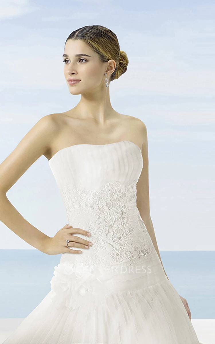A-Line Strapless Floor-Length Sleeveless Floral Tulle Wedding Dress With Appliques And Pleats