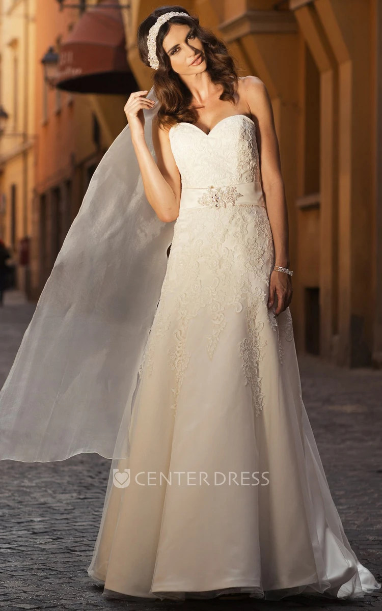 A-Line Appliqued Sleeveless Sweetheart Floor-Length Lace Wedding Dress With Waist Jewellery