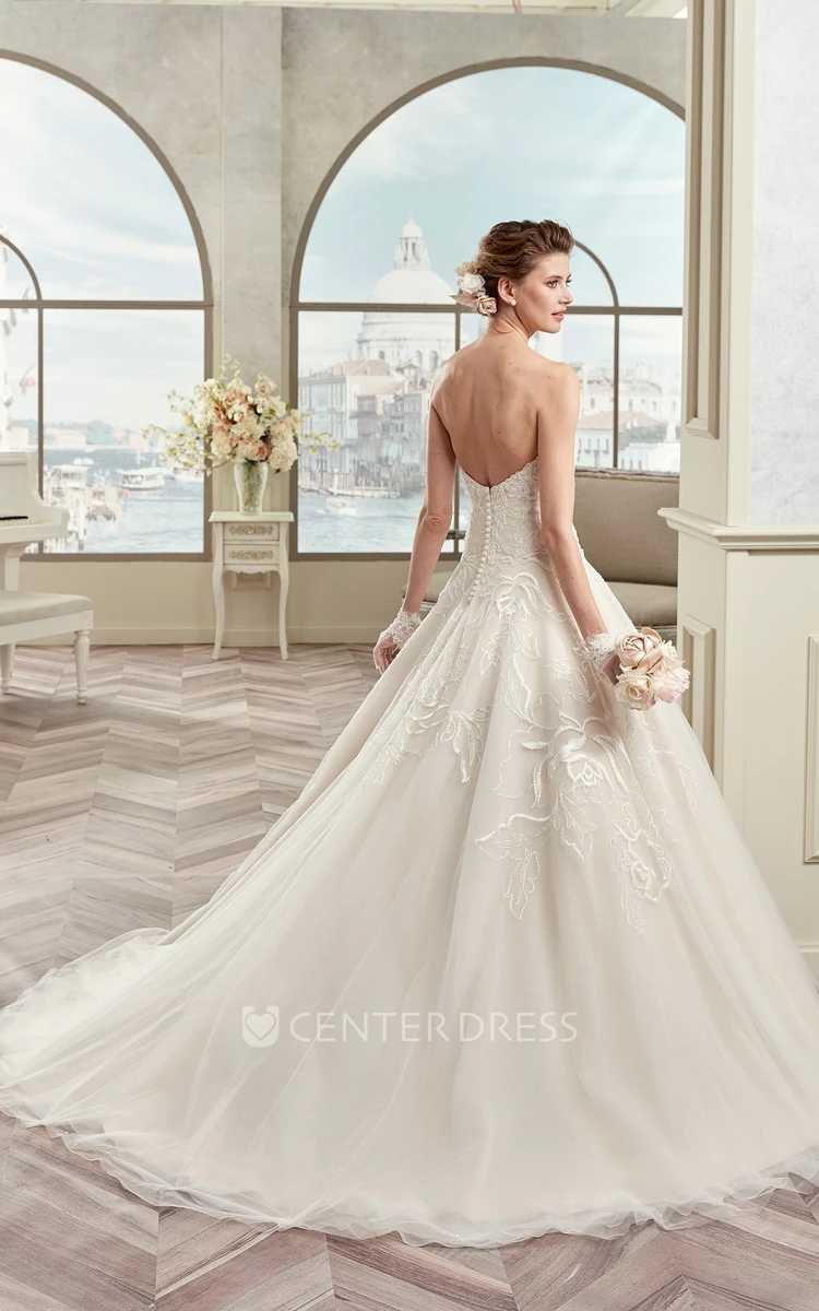 Classic Sweetheart A-line Wedding Dress with Appliques and Brush Train