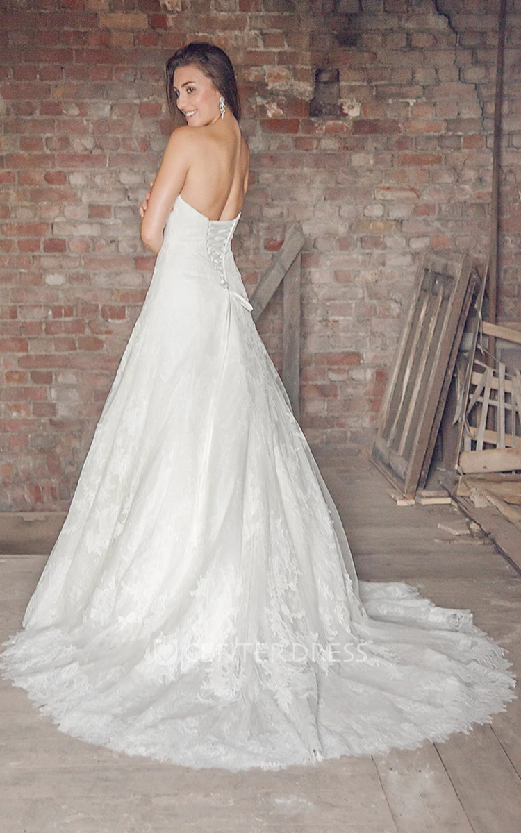 Sweetheart Floor-Length Appliqued Satin&Tulle Wedding Dress