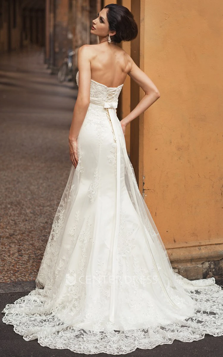 Sleeveless Appliqued Floor-Length Sweetheart Lace Wedding Dress With Waist Jewellery And Ribbon