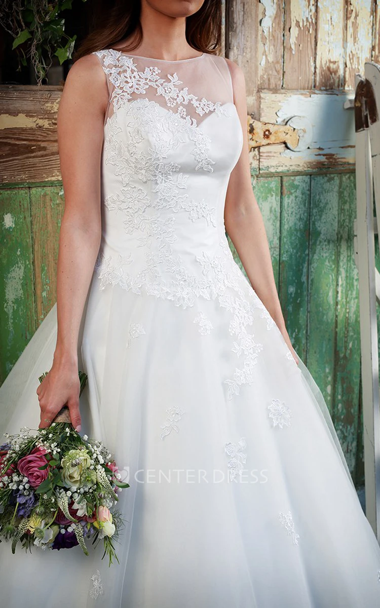 Ball Gown Appliqued Floor-Length Scoop-Neck Sleeveless Tulle Wedding Dress