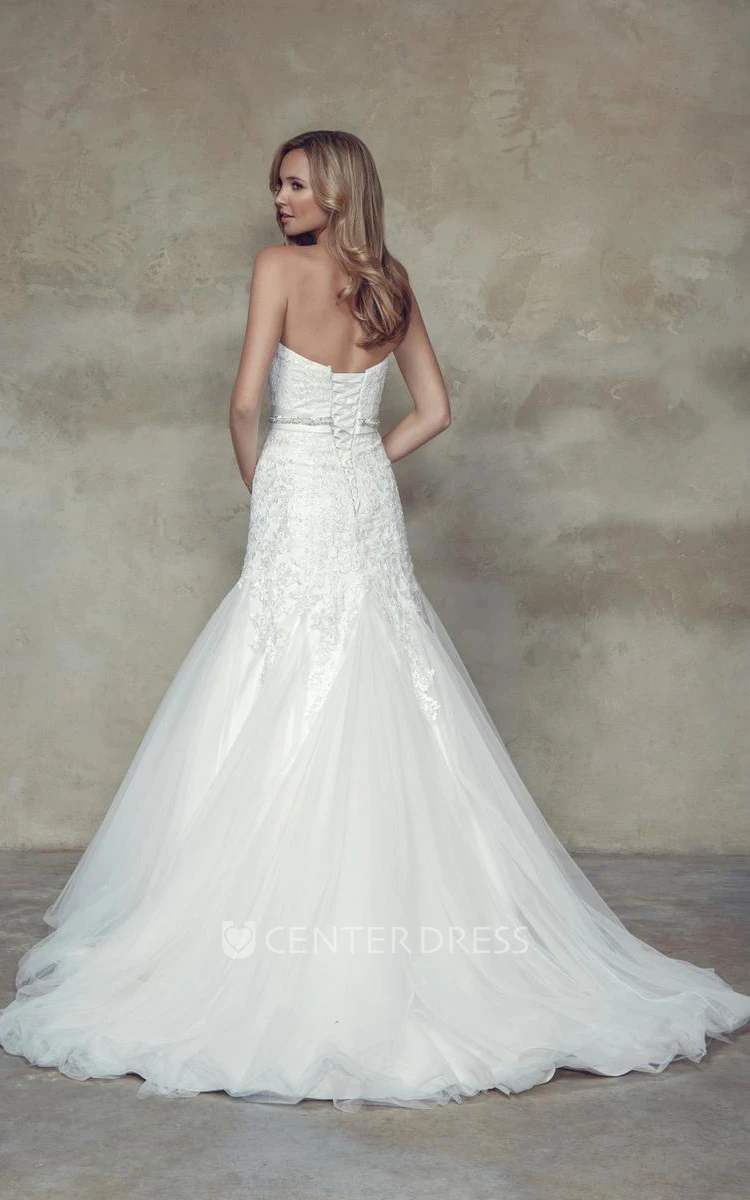 A-Line Strapless Appliqued Sleeveless Maxi Lace&Tulle Wedding Dress With Waist Jewellery And Lace-Up Back
