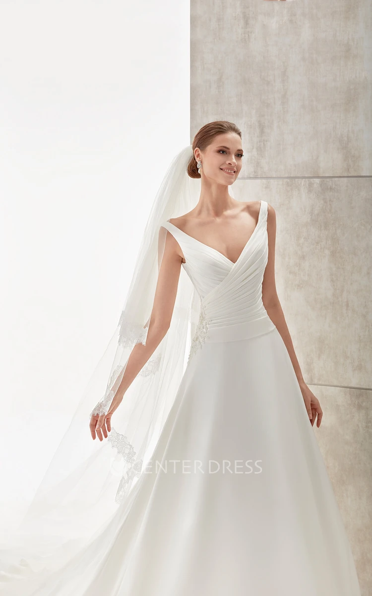 Sweetheart Pleating Satin Wedding Dress With Side Appliques And Brush Train