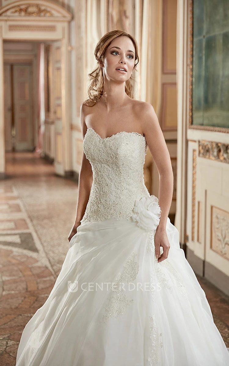 A-Line Sweetheart Appliqued Organza Wedding Dress With Flower And Beading