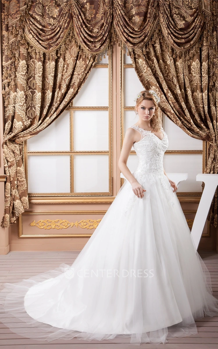 Plunged Neckline Sleeveless Tulle Ball Gown Wedding Dress with Appliques