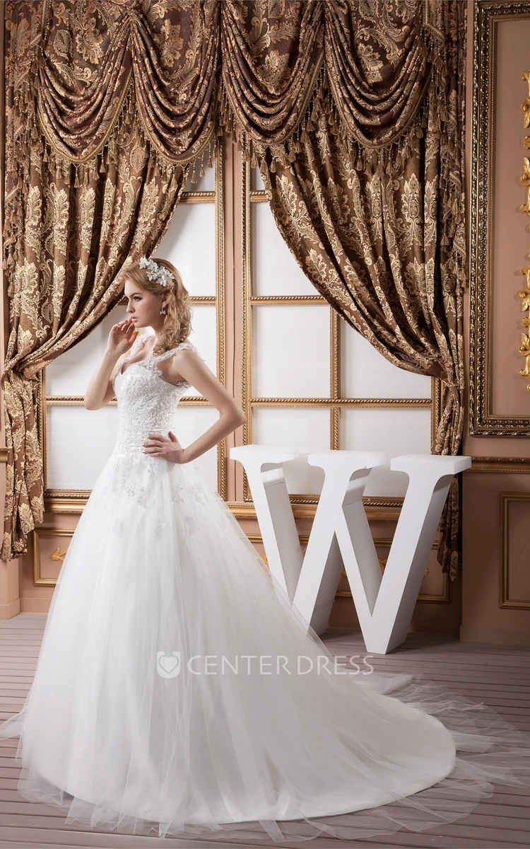 Plunged Neckline Sleeveless Tulle Ball Gown Wedding Dress with Appliques
