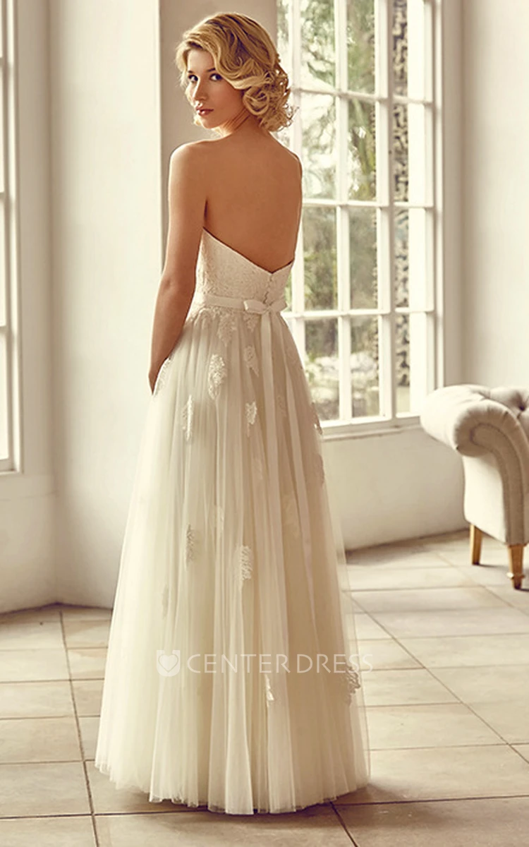 Sweetheart Floor-Length Appliqued Tulle Wedding Dress With Bow And Lace-Up