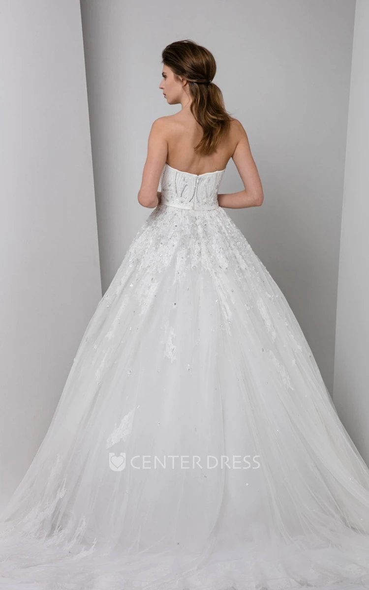 Ball-Gown Sleeveless Strapless Appliqued Long Tulle Wedding Dress With Pleats And Beading