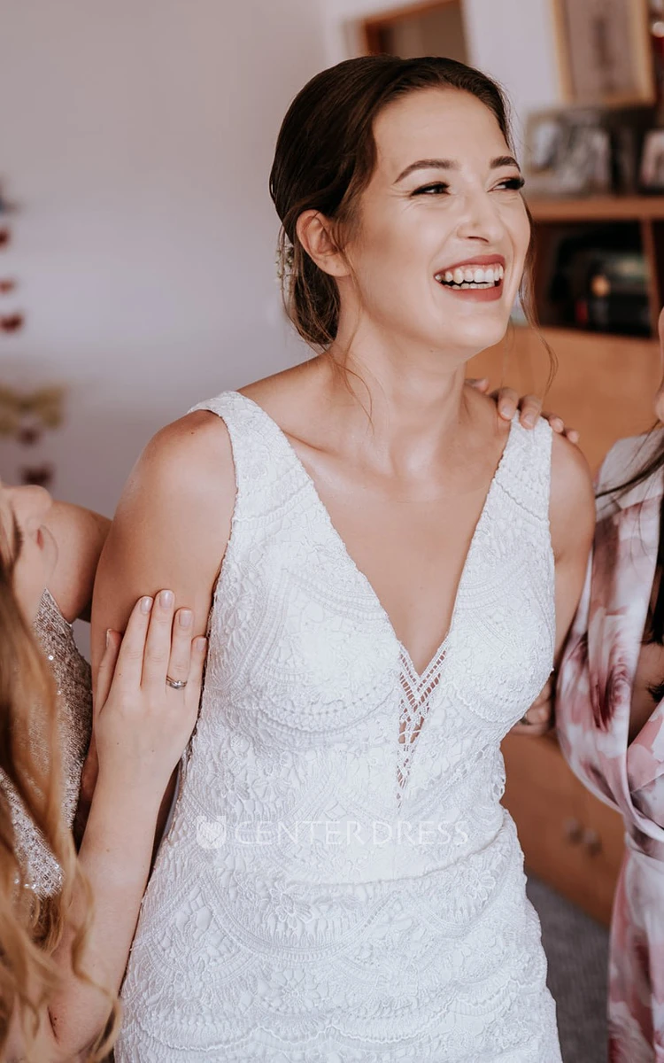 V-neck Lace Sheath Elegant Wedding Dress Floor-length Sleeveless 