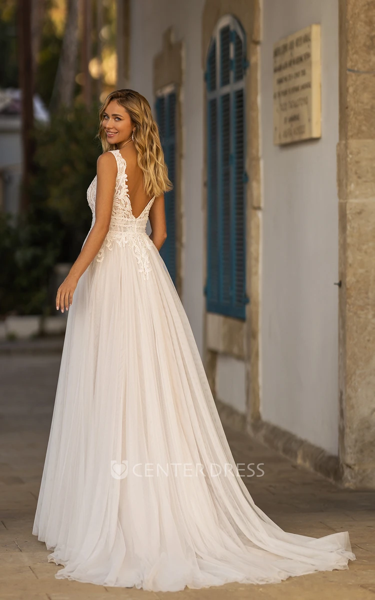 Sexy V-neck A-Line Tulle Lace Sleeveless Wedding Dress with Sweep Train