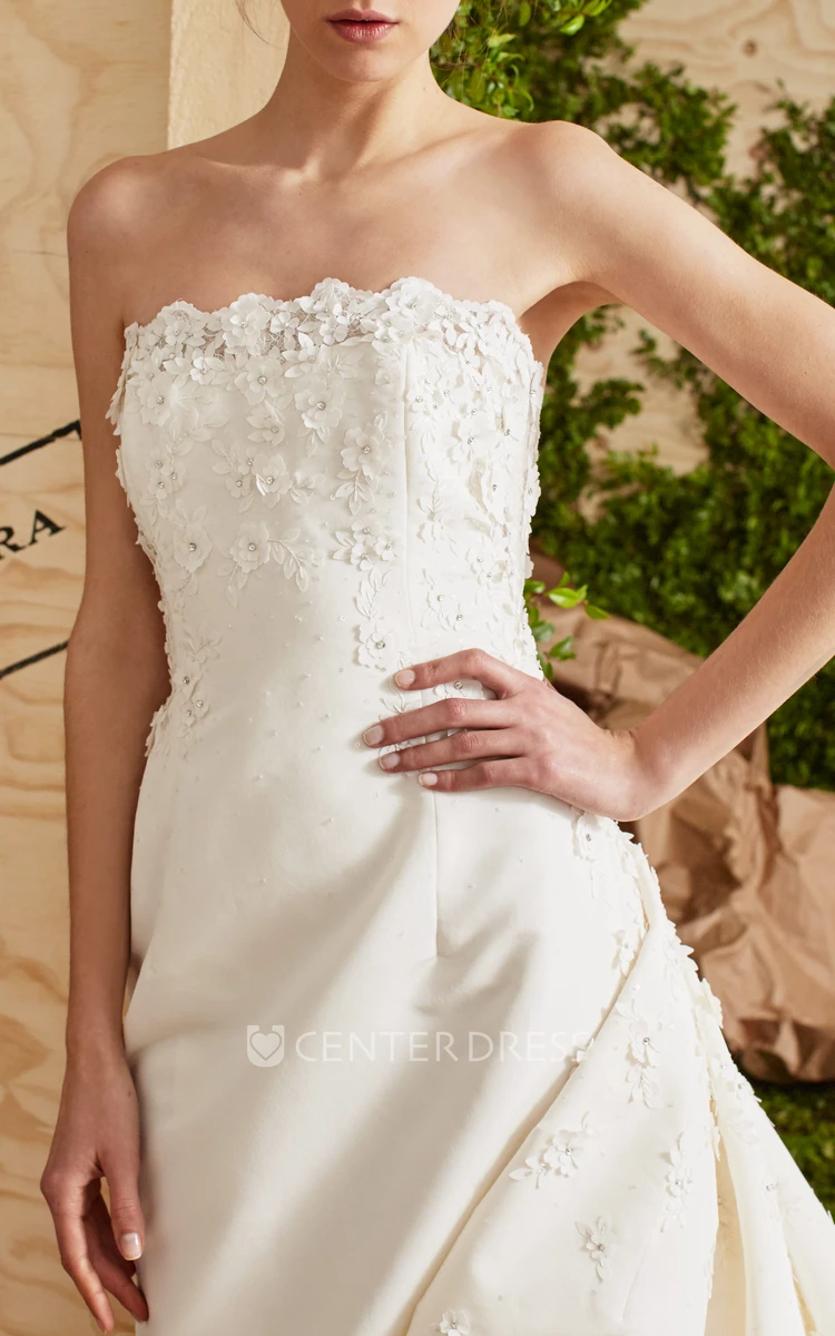 A-Line Sleeveless Strapless Appliqued Floor-Length Satin Wedding Dress