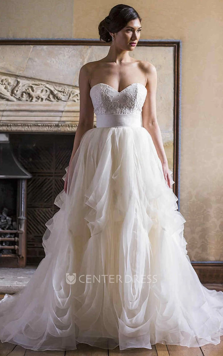 Ball Gown Sweetheart Tulle Wedding Dress With Ruffles