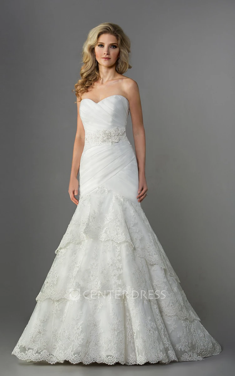Stylish Sweetheart Mermaid Wedding Dress With Tiers And Lace Appliques