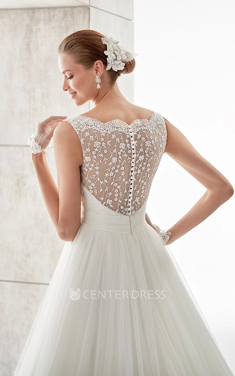 Scallop-neck A-line Wedding Dress with Cinched Waistband and Pleated Skirt