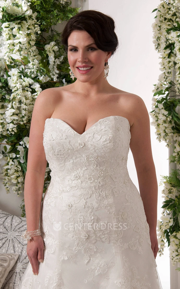 Sweetheart Appliqued Trumpet Dress With Brush Train