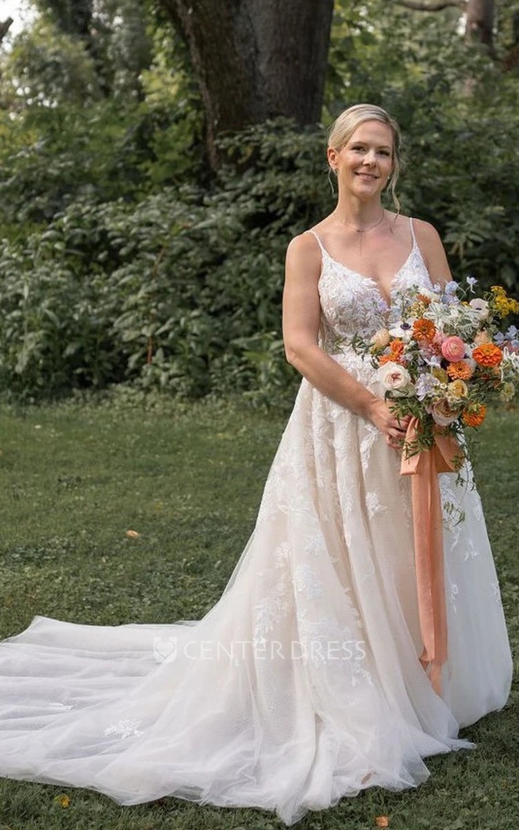 Sexy Spaghetti Straps Tulle Appliques Court Train Romantic A-Line Wedding Dress