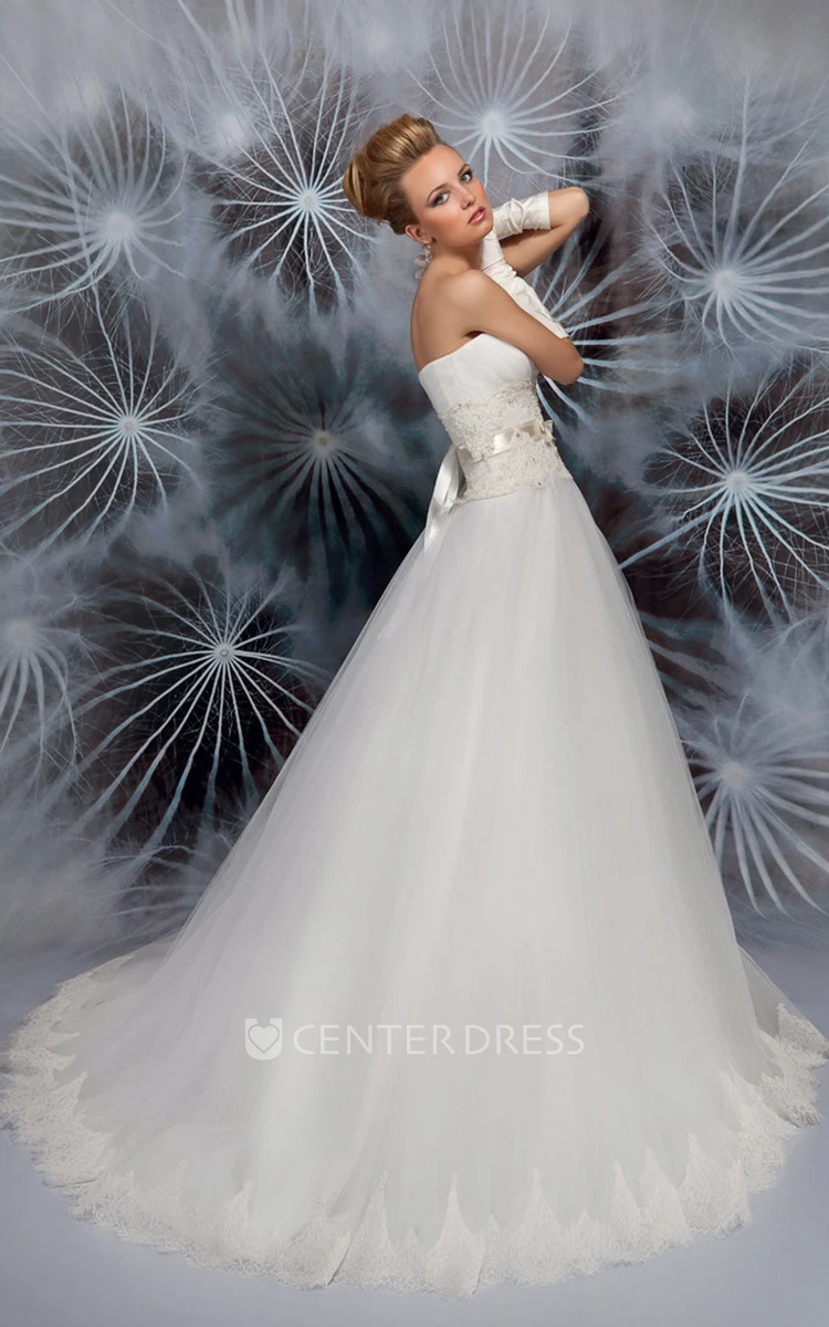 A-Line Sweetheart Appliqued Sleeveless Tulle Wedding Dress