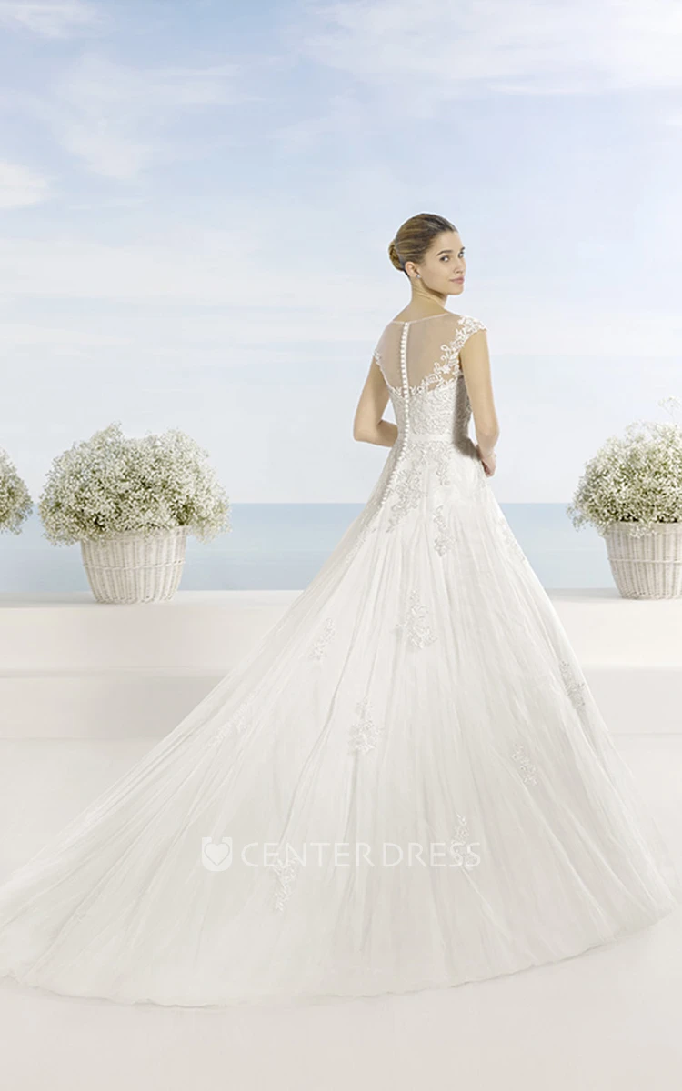 Ball Gown Bateau-Neck Short-Sleeve Tulle Wedding Dress With Illusion