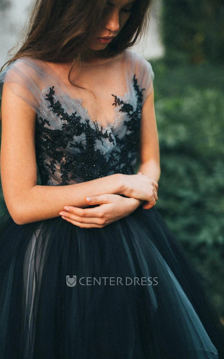 Gothic Black and Grey Bohemian Lace Tulle Wedding Dress Unique Elegant Beach Country Forest V-Neck Sleeveless Bridal Gown with Train and Appliques