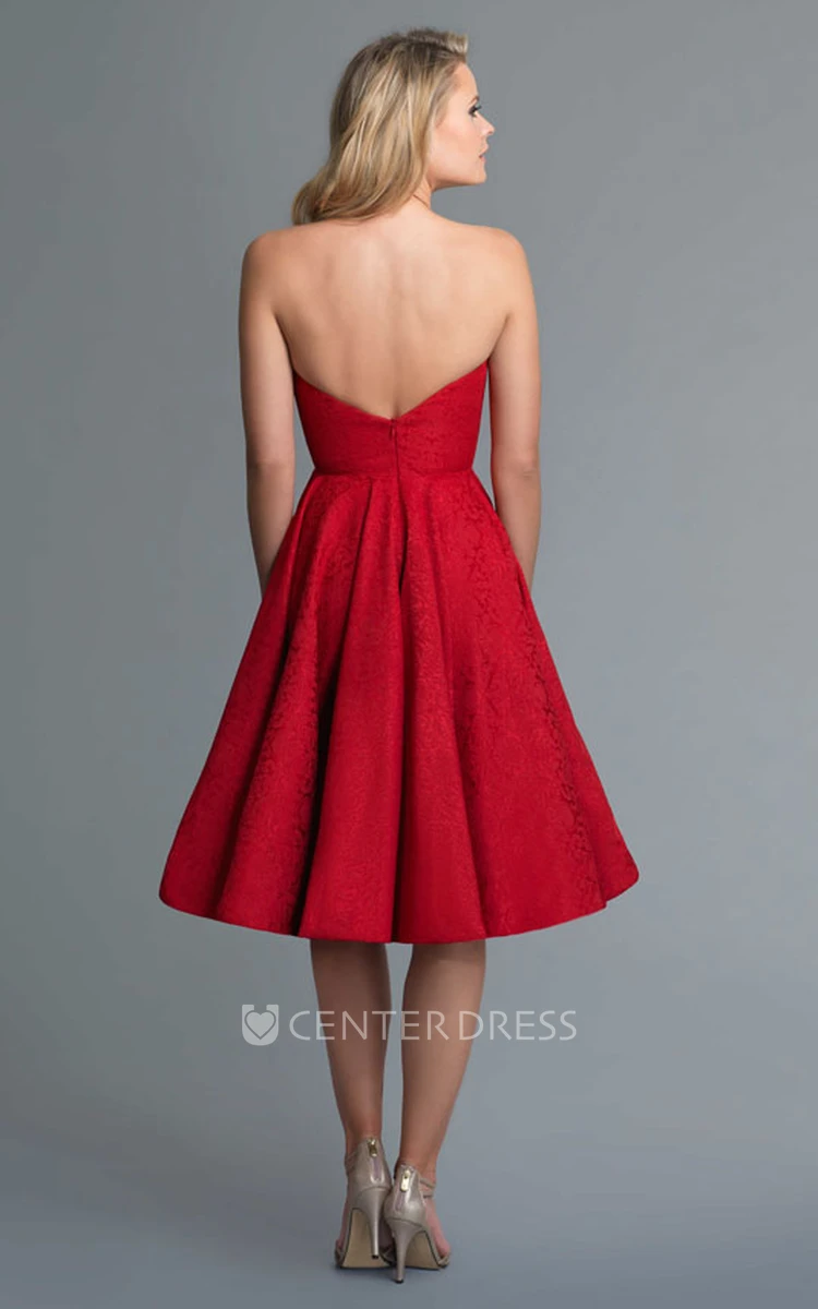 A-Line Knee-Length Sweetheart Sleeveless Lace Backless Dress With Pleats