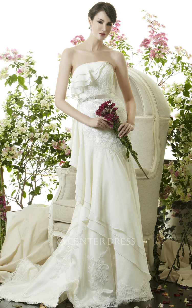 A-Line Long Sleeveless Strapless Appliqued Chiffon Wedding Dress With Pleats And Waist Jewellery