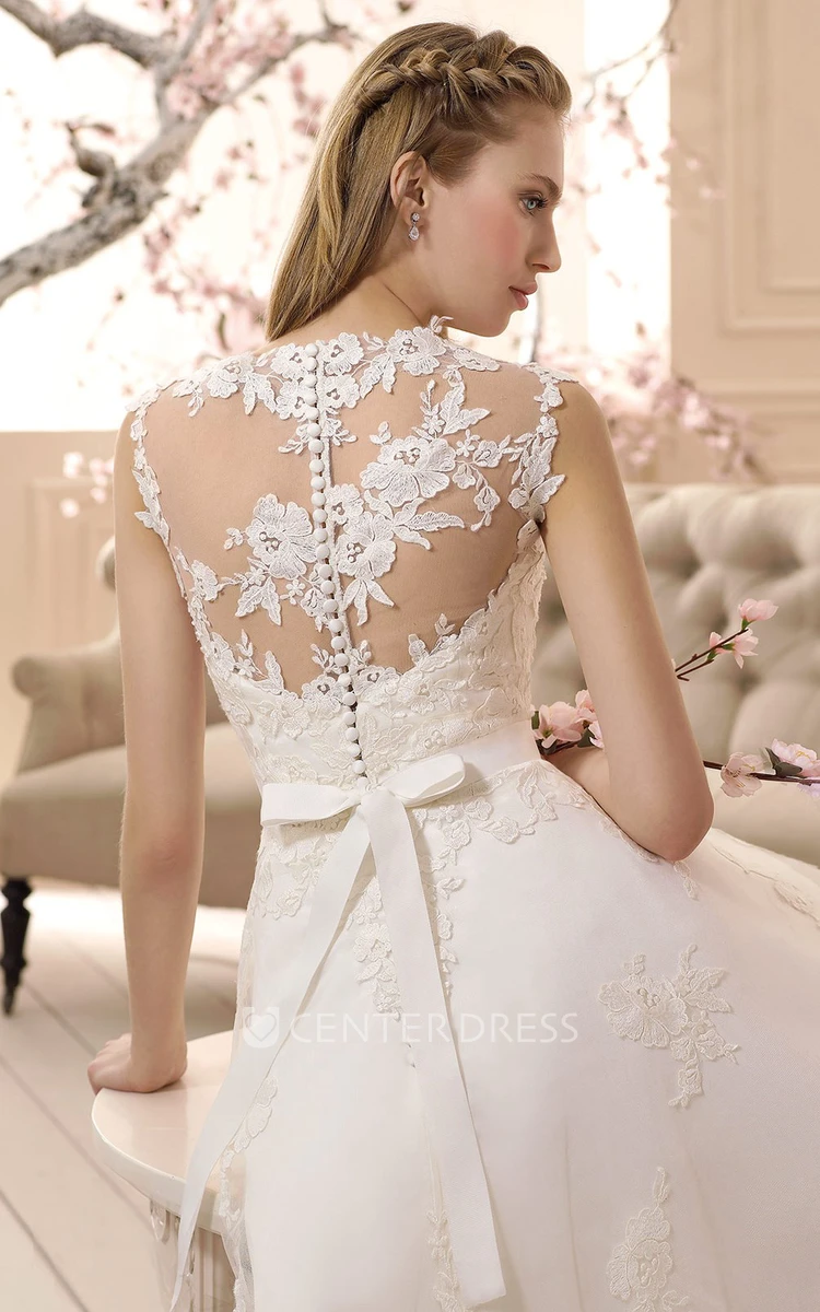 A-Line V-Neck Sleeveless Knee-Length Appliqued Lace Wedding Dress With Bow