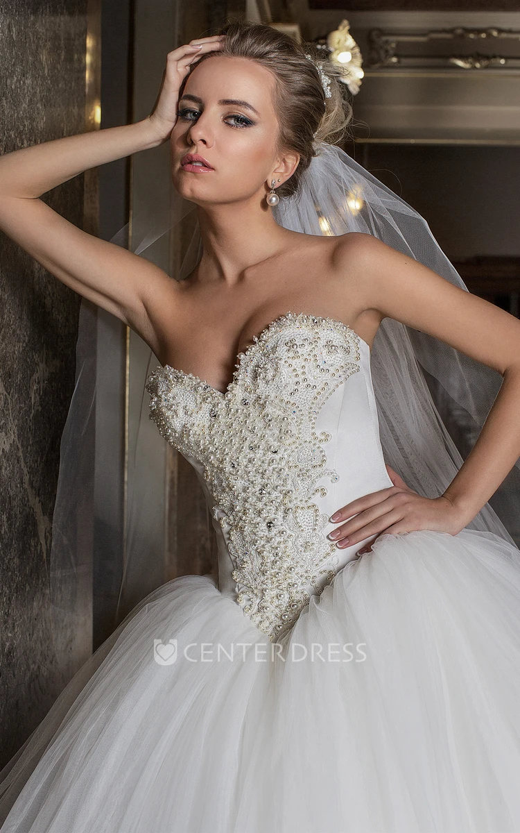 Ball Gown Sweetheart Sleeveless Beaded Tulle Wedding Dress With Lace-Up