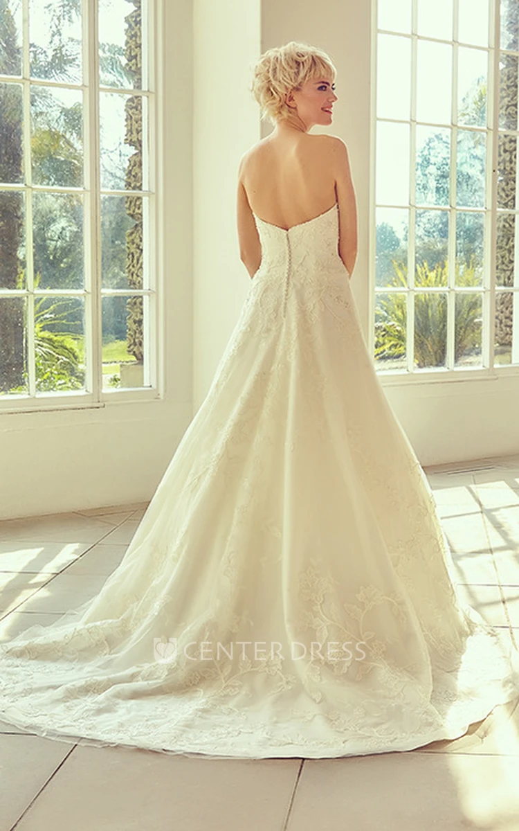 Floor-Length Sweetheart Appliqued Tulle&Lace Wedding Dress With Court Train