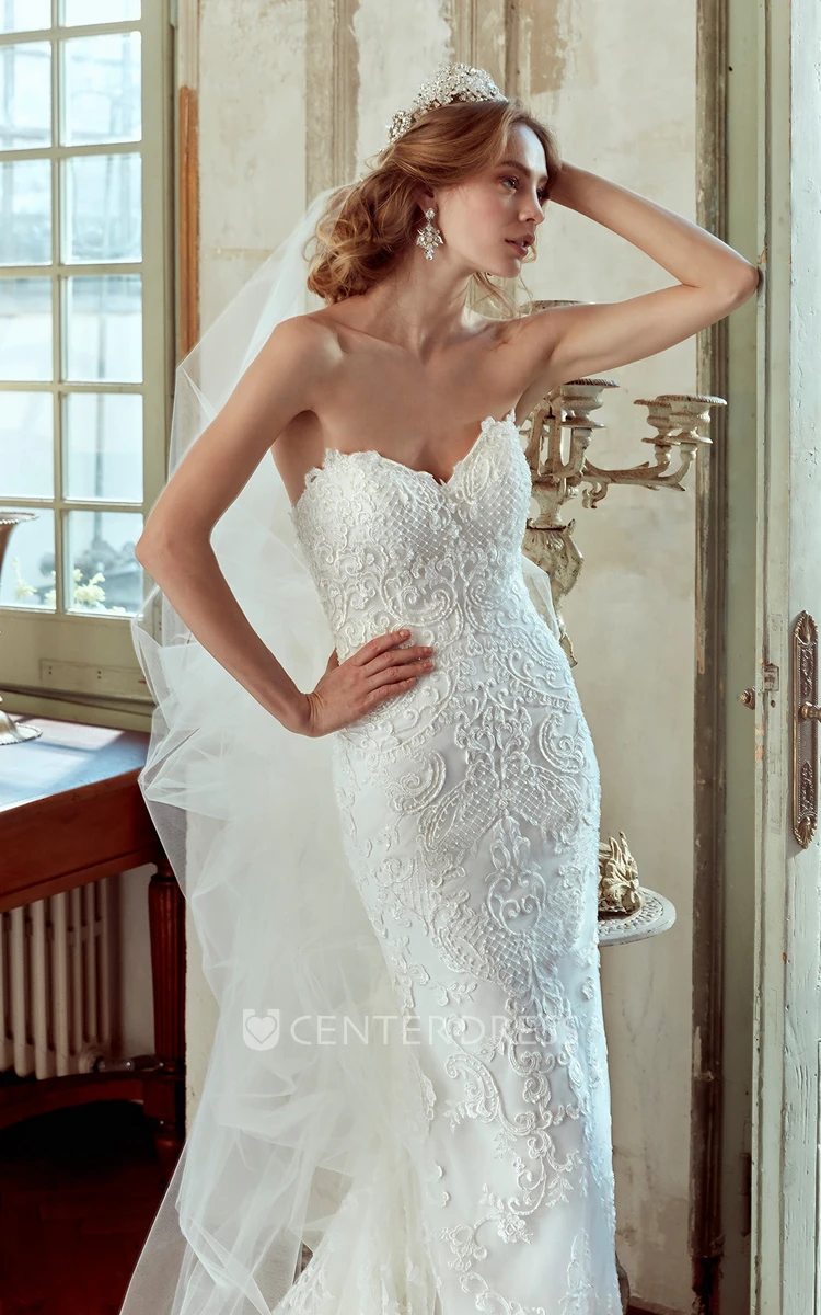 Sweetheart Sheath Gown With Lace Appliques And Court Train