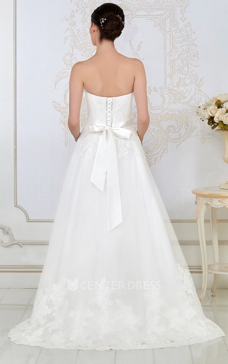 A-Line Appliqued Sweetheart Sleeveless Floor-Length Lace Wedding Dress With Bow