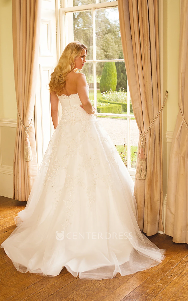 A-Line Ball-Gown Strapless Floor-Length Appliqued Sleeveless Lace&Tulle Wedding Dress With Backless Style And Court Train