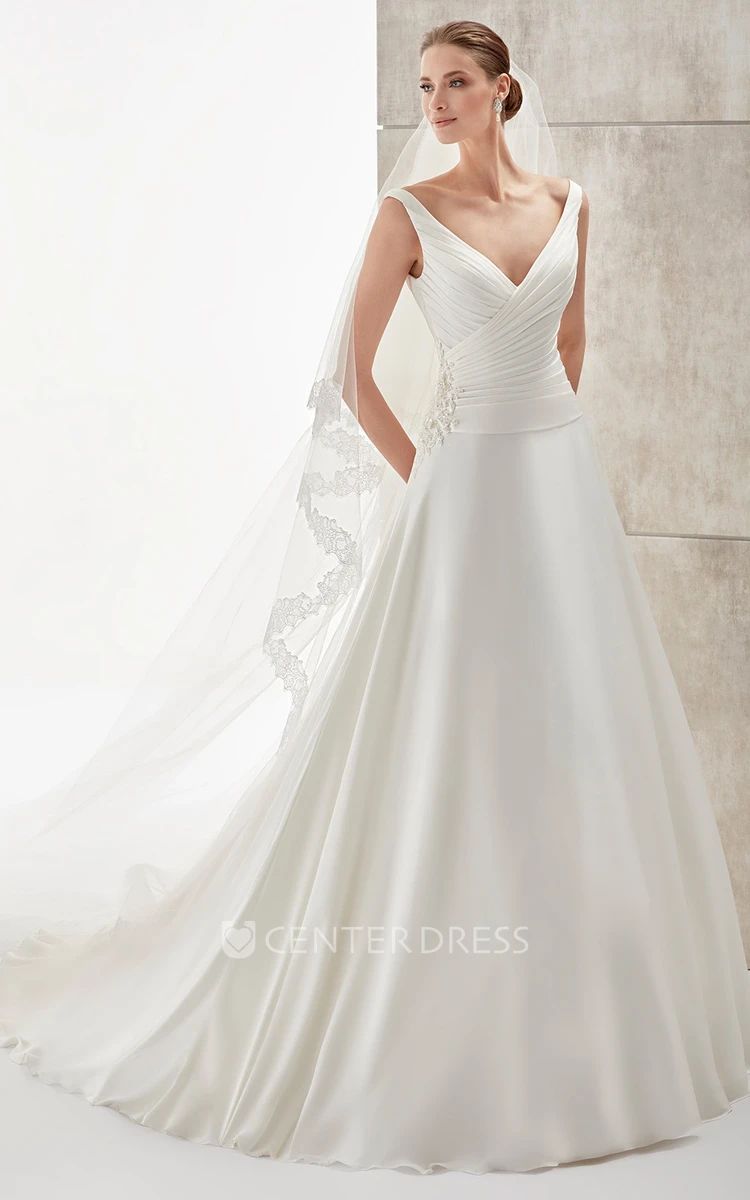 Sweetheart Pleating Satin Wedding Dress With Side Appliques And Brush Train