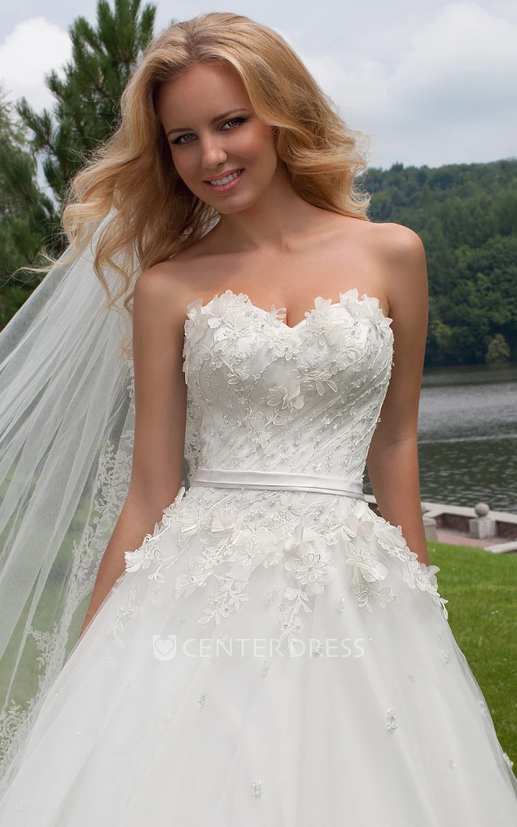 A-Line Sleeveless Sweetheart Floral Tulle Wedding Dress