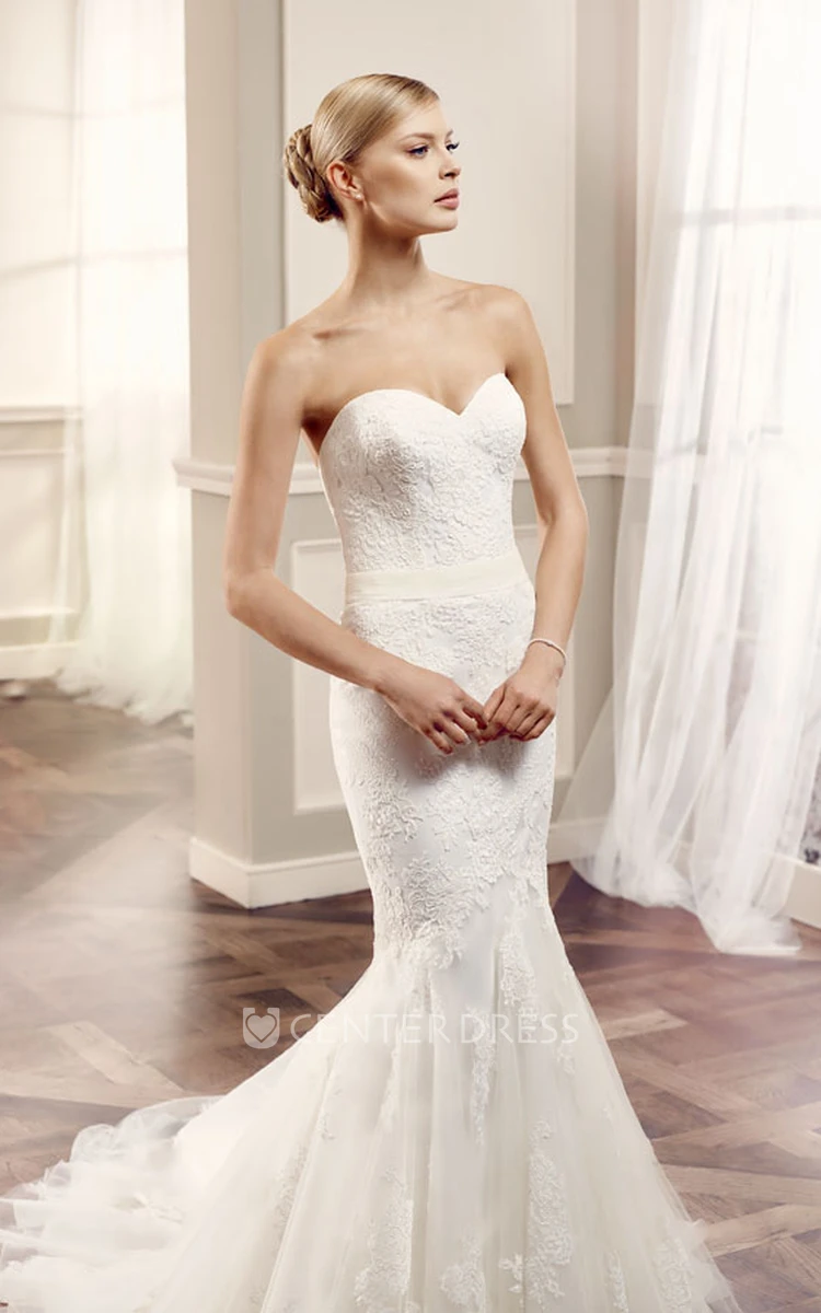 Sweetheart Floor-Length Appliqued Lace&Tulle Wedding Dress
